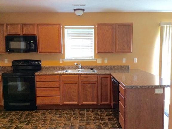 3rd image of 454 Silver Thorne Dr