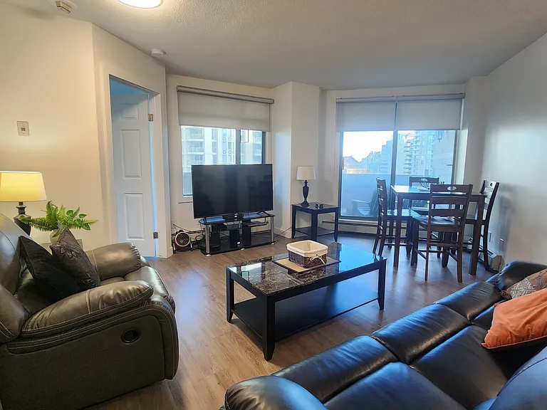 1121 6th Ave SW #813 — Photo 7