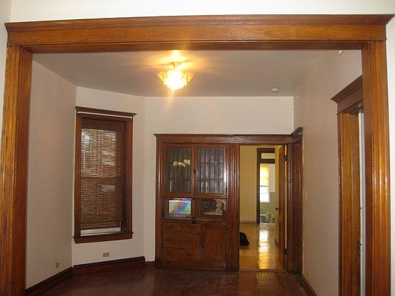 4th image of 2906 N Sawyer Avenue # 1 St Floor