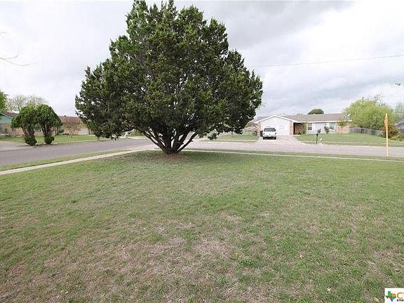 4th image of 2801 Persimmon Dr