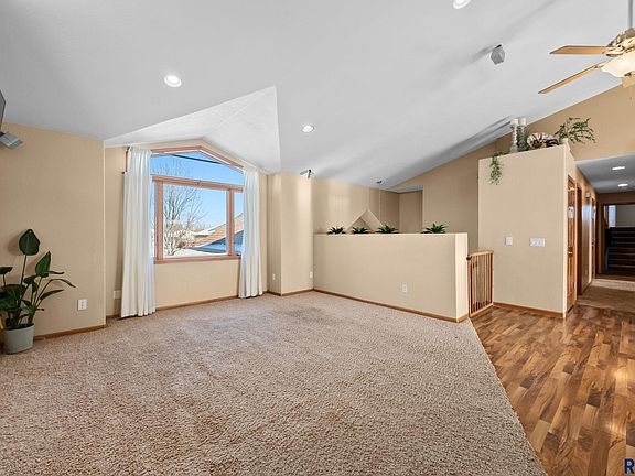 5th image of 7624 S Courtyard Cir