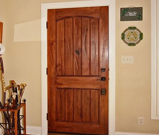 3rd image of 555 W Cedar St