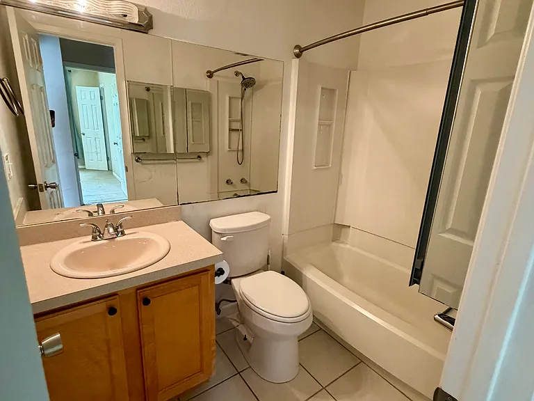 248 Oxford Ct — Photo 9