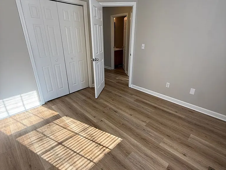 1043 Hogan Rd — Photo 18