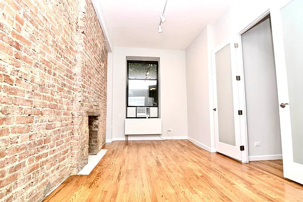 Rented by Nooklyn NYC LLC | media 21