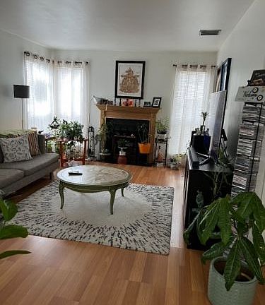 2nd image of 511 Clubhouse Ct Unit 4