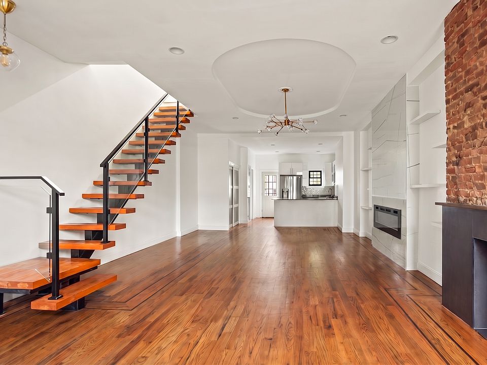 1st image of 2044 Pacific St APT 1