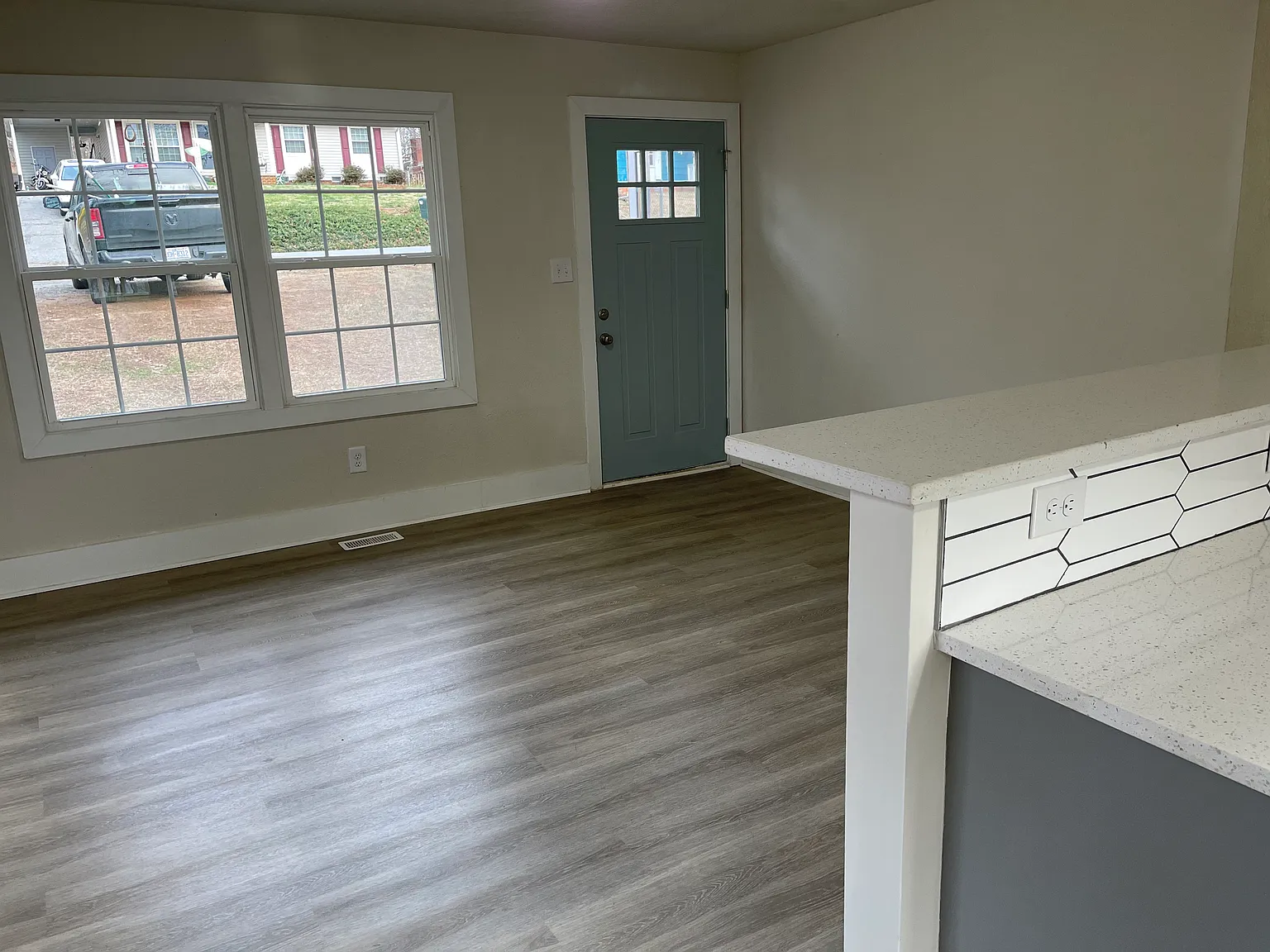 3 bed, 875 sqft, $1,450 — Photo 3