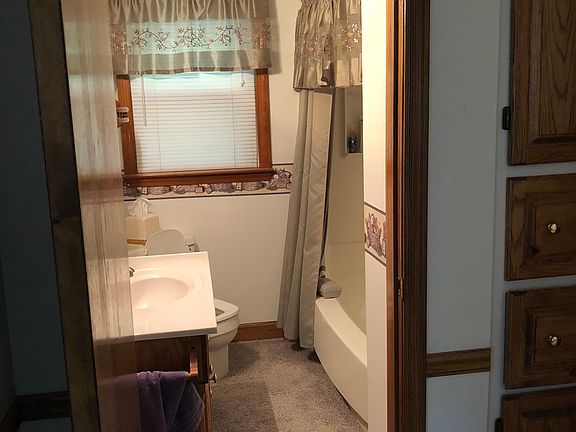 3rd image of 6895 Wallace Dr