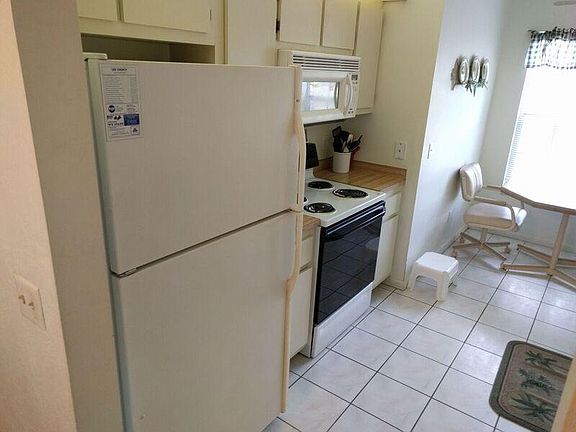 4th image of 10481 Beacon Square Cir