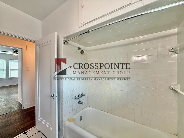 831 W Houston St — Photo 16