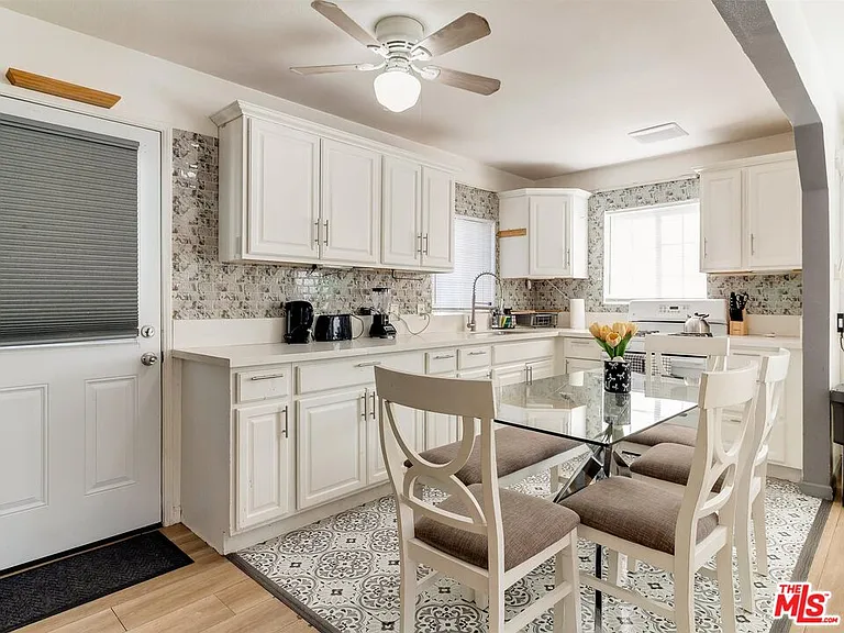 138 S Madison Ave — Photo 12