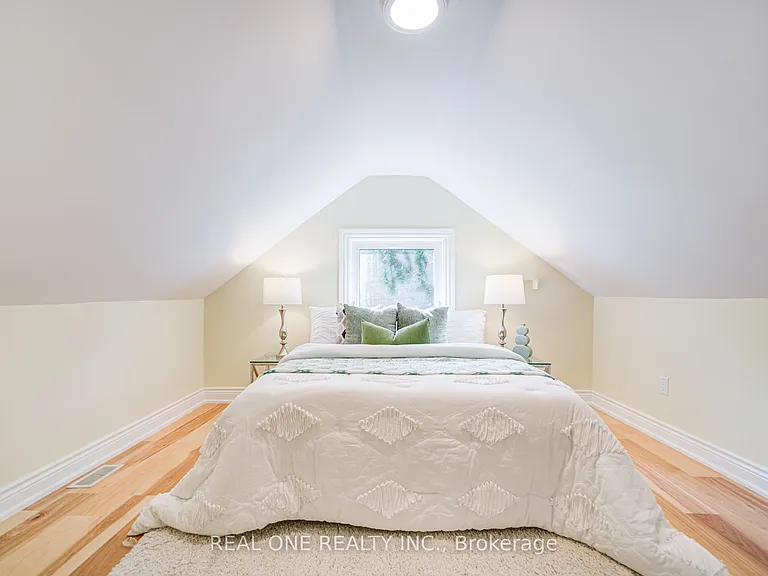 4052 Saint James Ave — Photo 31