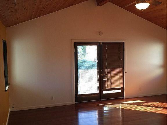 3rd image of 2564 Lake View Ave
