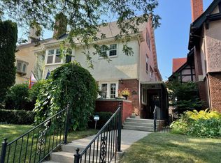 2709 E Belleview Pl, Milwaukee, WI 53211