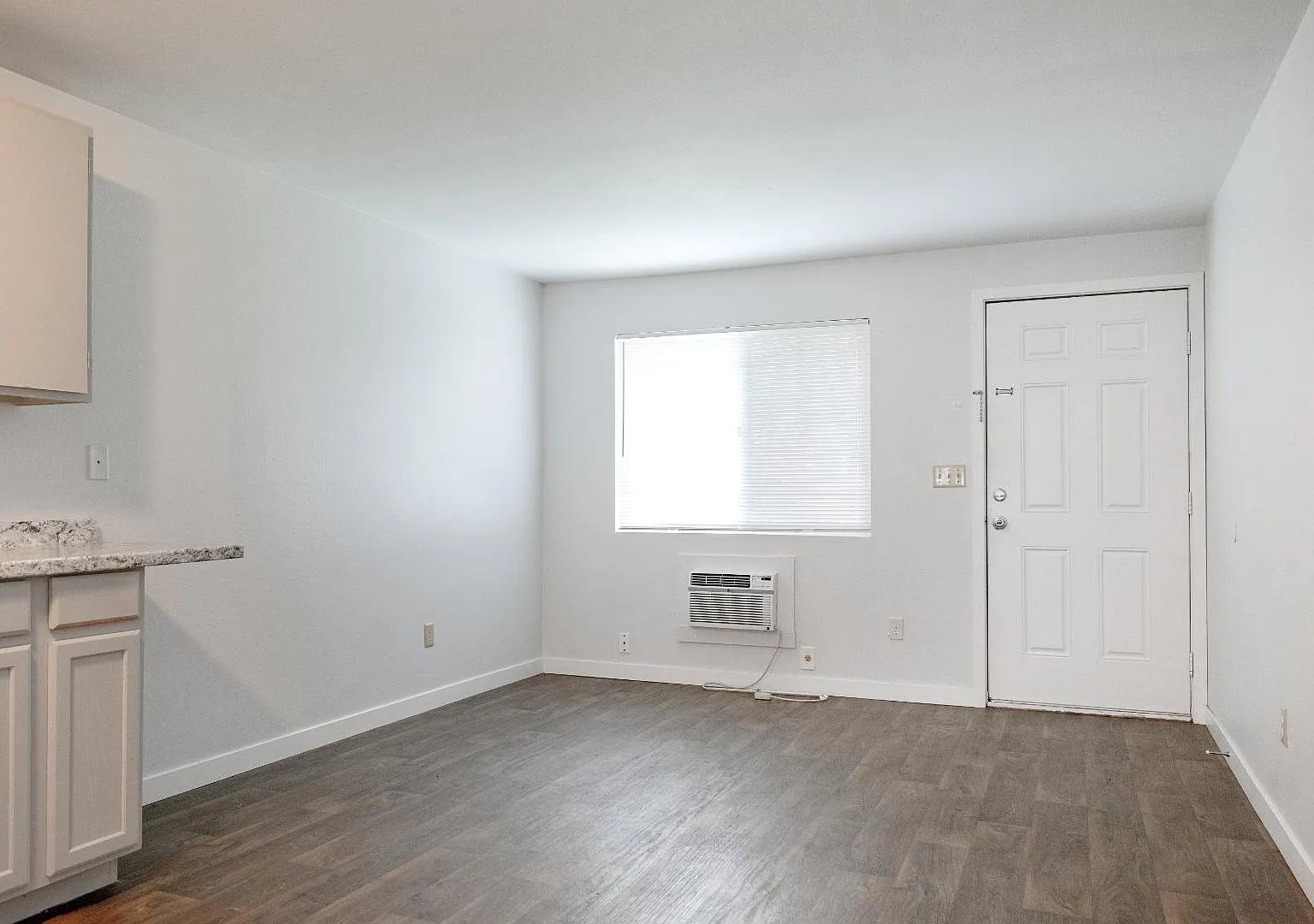 602 N 3rd St - 5 — Photo 3