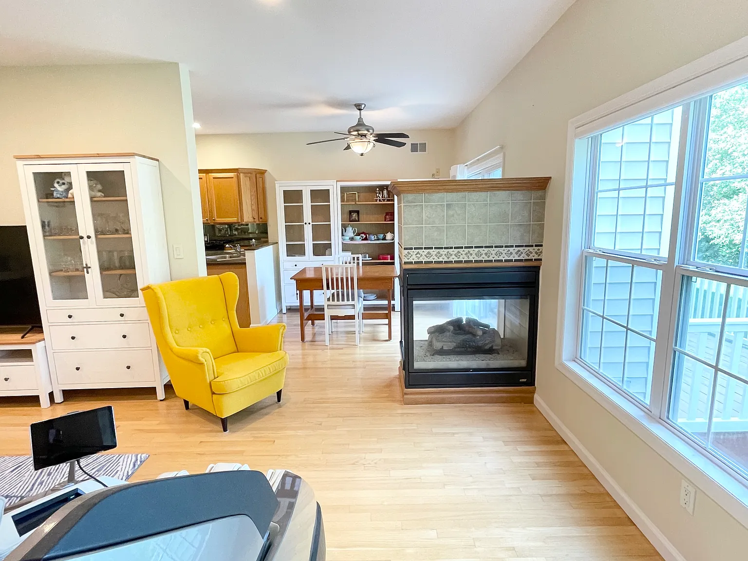 3 bed, 2.5 bath, 1800 sqft, $5,500 — Photo 2