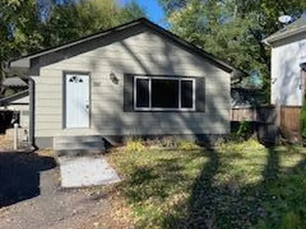 687 Dover St NE, Fridley, MN 55432