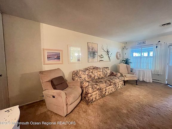 2nd image of 470B Thornbury Court