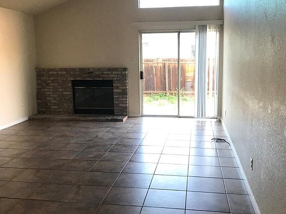 4th image of 1002 Meadow Glen Ct