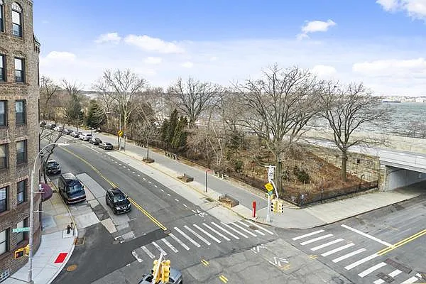 Sold by Avenue Sotheby's International Realty | media 18