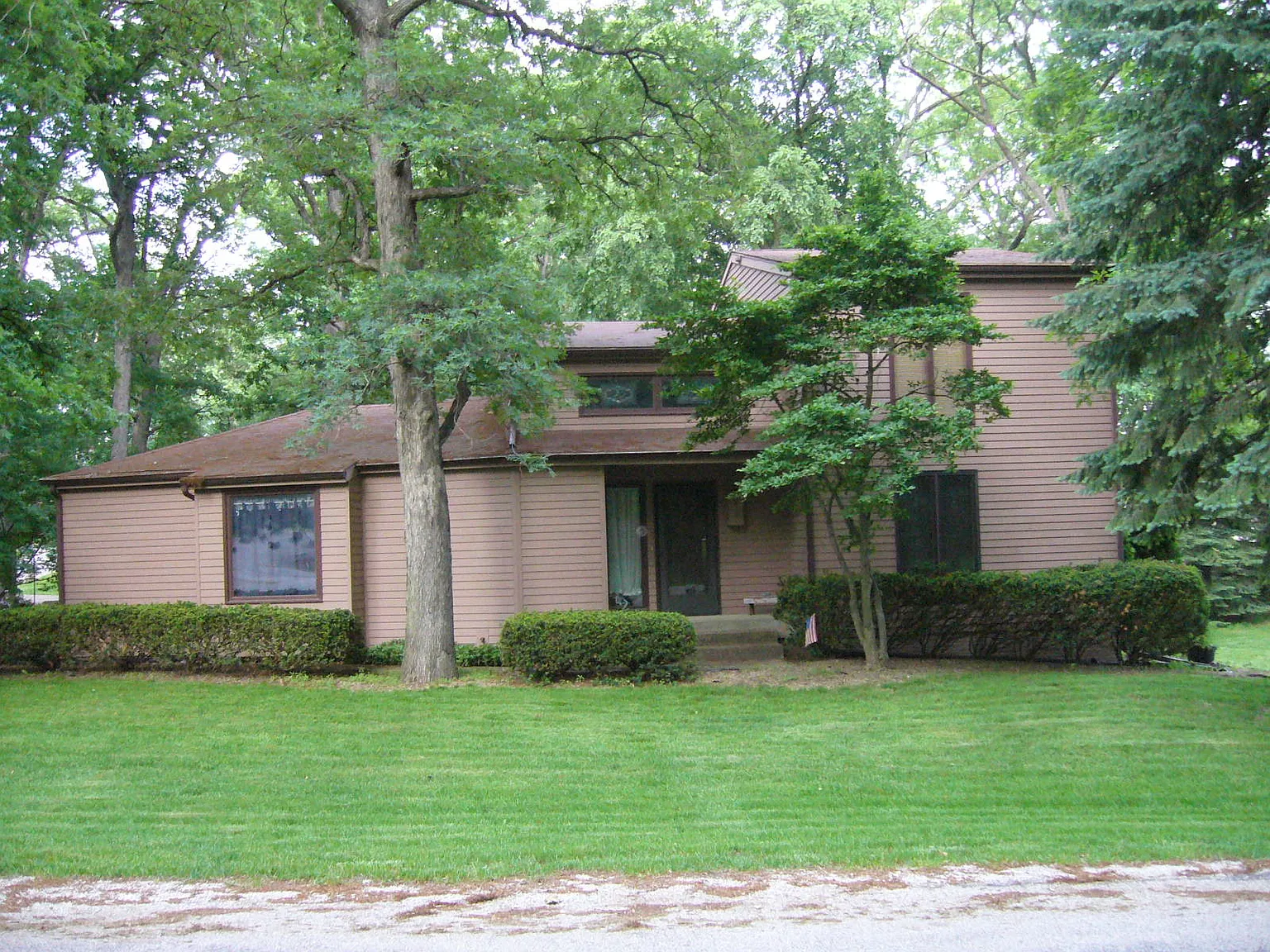 513 Taylor Dr photo 1