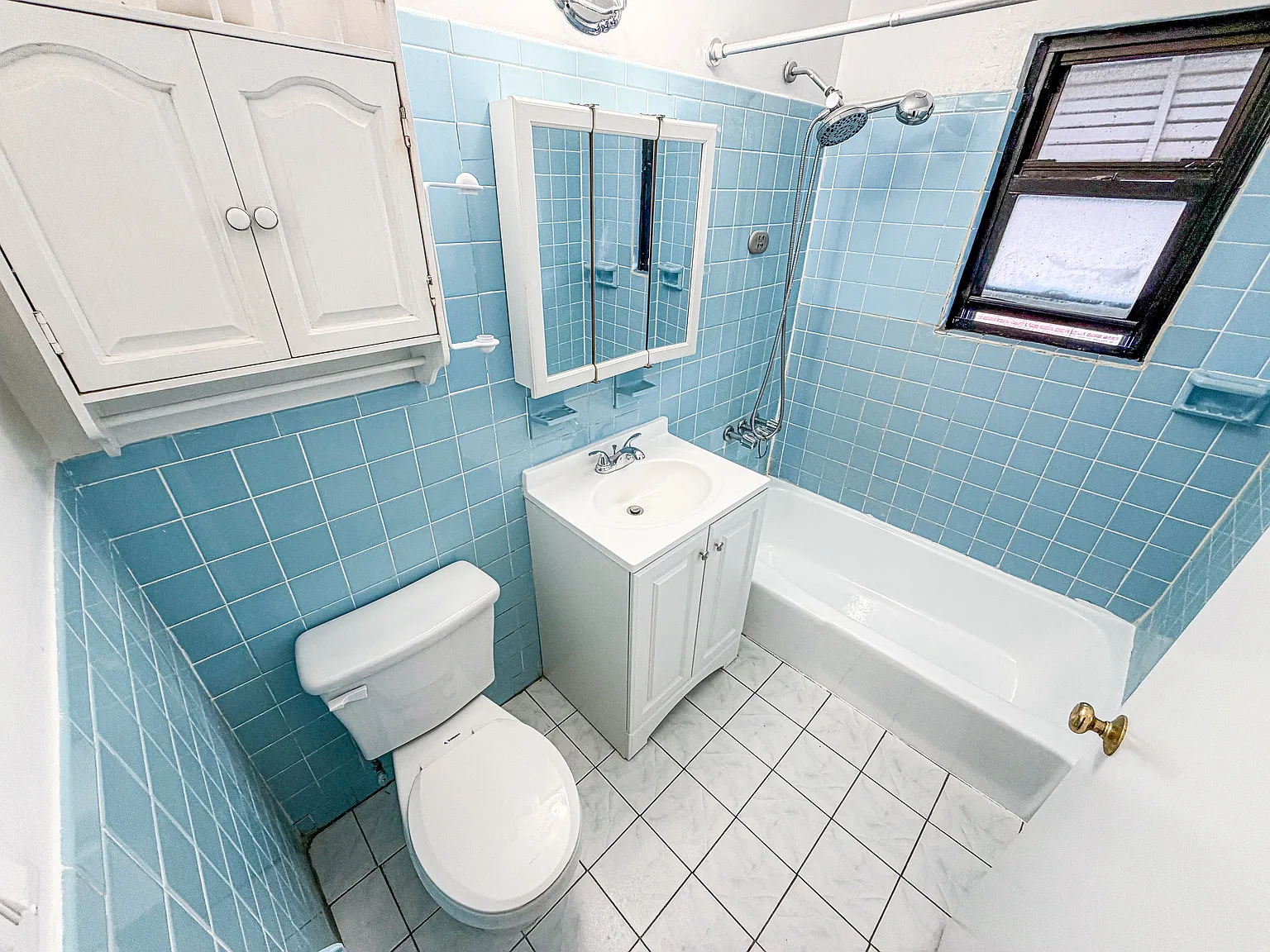 452 Saint Lawrence Avenue — Photo 3