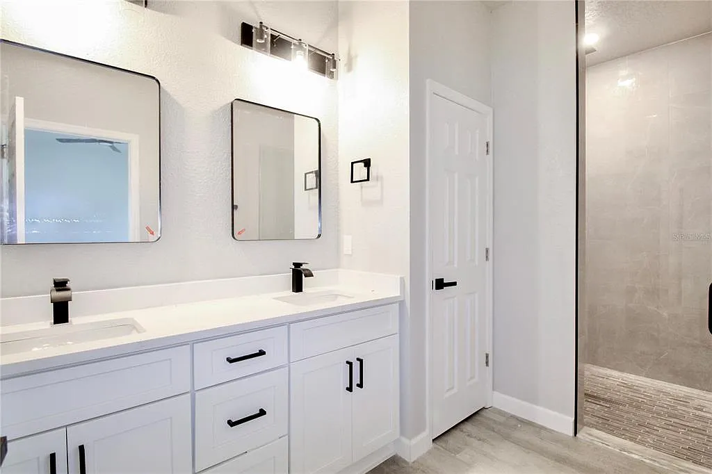 3 bed, 3.0 bath, 1723 sqft, $2,450 — Photo 3