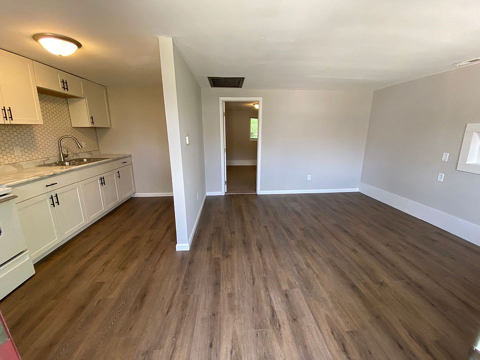 1st image of 1116-1118 Holloway St #28