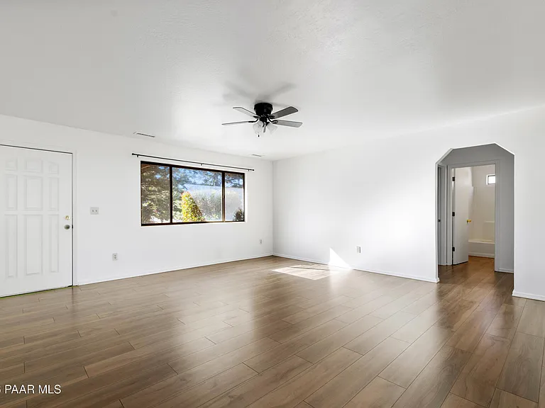 4517 N Sauter Dr — Photo 3