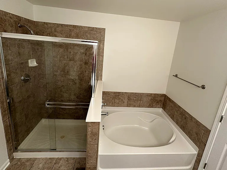 560 Lancaster Dr #560 — Photo 17