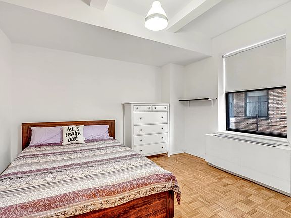 5th image of 150 W 51st St APT 1510