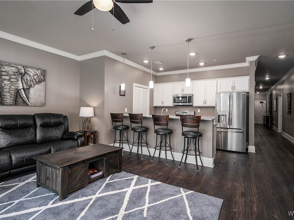 1st image of 511 11th St Unit 204