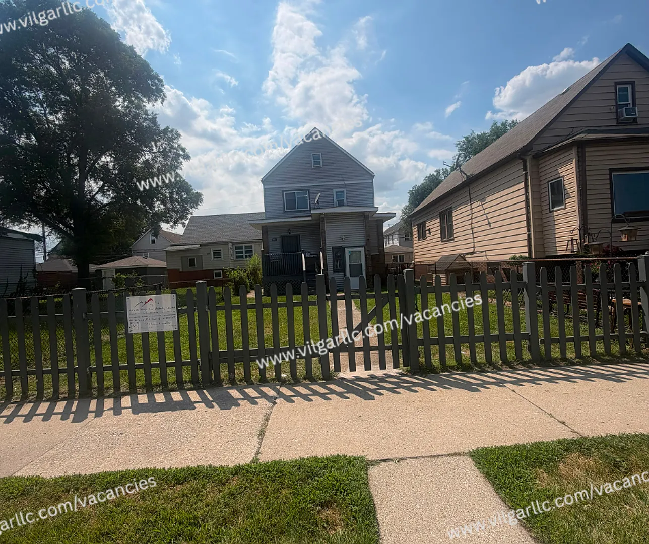 3910 Deodar — Photo 2