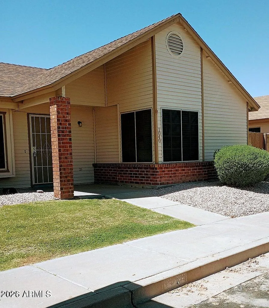 3 bed, 2.0 bath, 1298 sqft, $1,950 — Photo 1