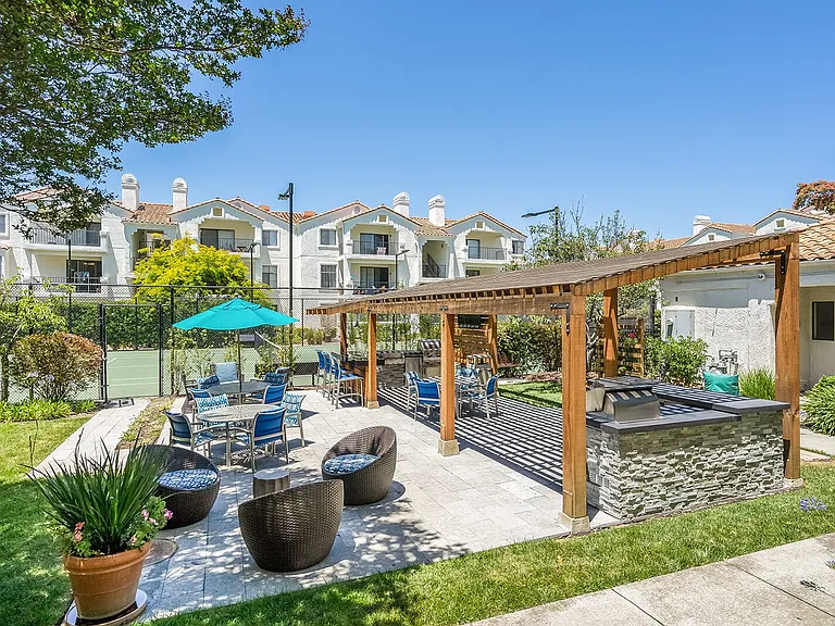 Great BBQ courtyard area for entertaining