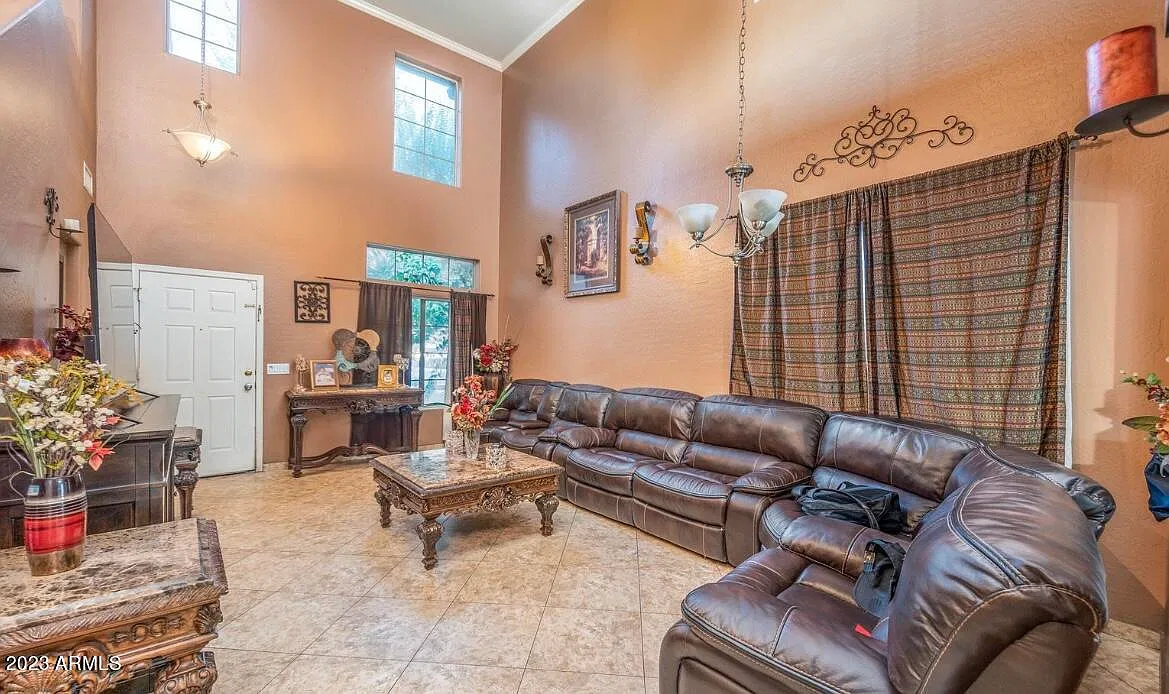 5 bed, 3.0 bath, 2219 sqft, $2,895 — Photo 3