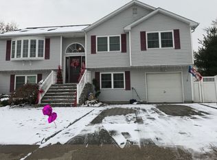 5 Clifton St, Farmingdale, NY 11735