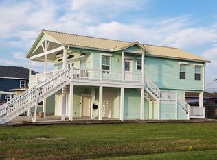 1203 S Live Oak St, Rockport, TX 78382