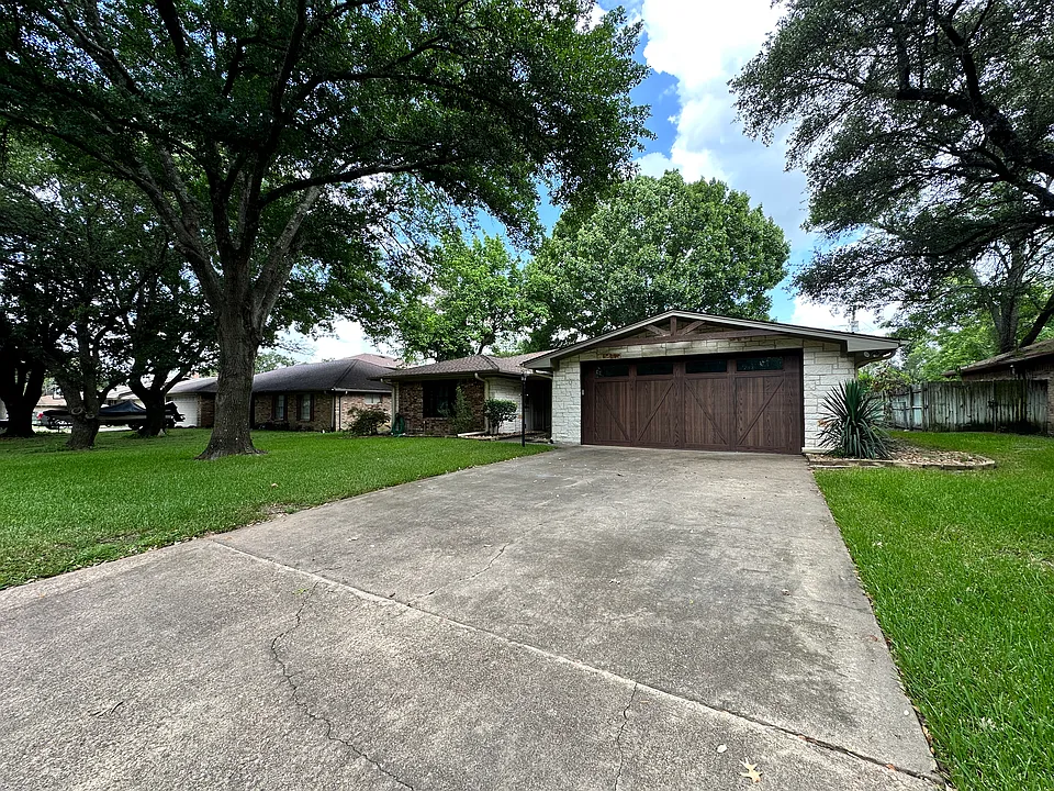 120 W Drane Ave