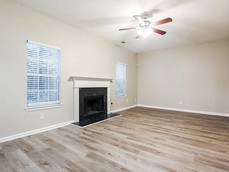 125 Titan Rd — Photo 4