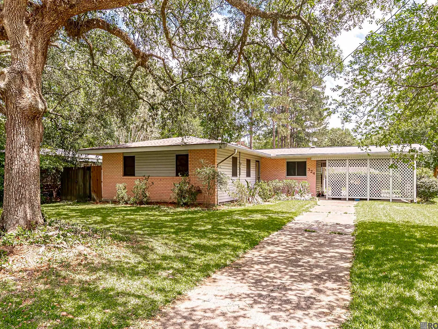 3 bed, 1454 sqft, $1,850 — Photo 1