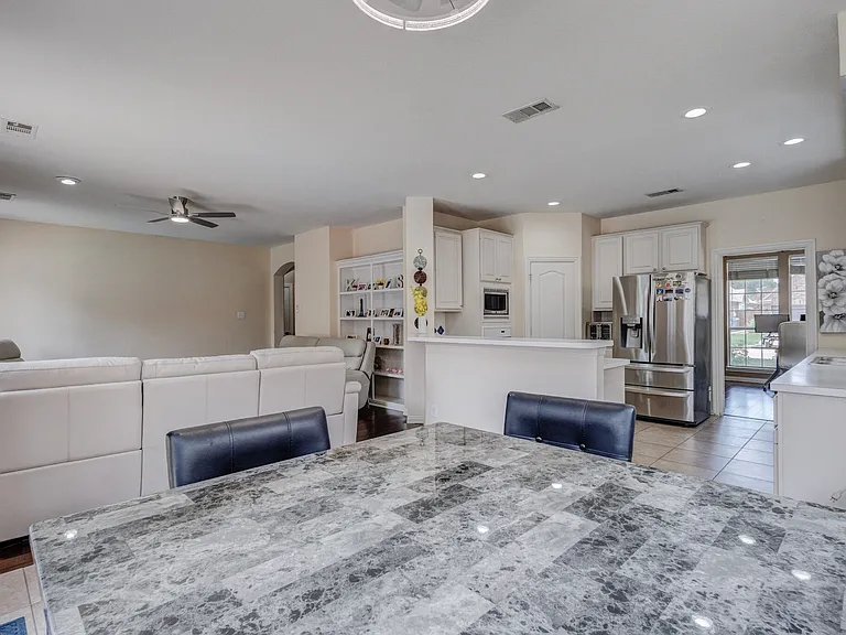 2816 Lakehollow Ln — Photo 17