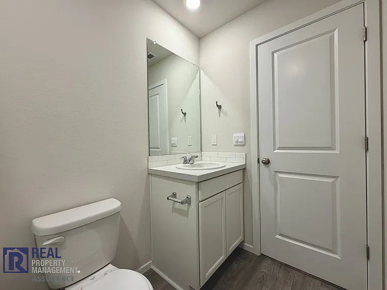 873 N 19th Ave — Photo 18