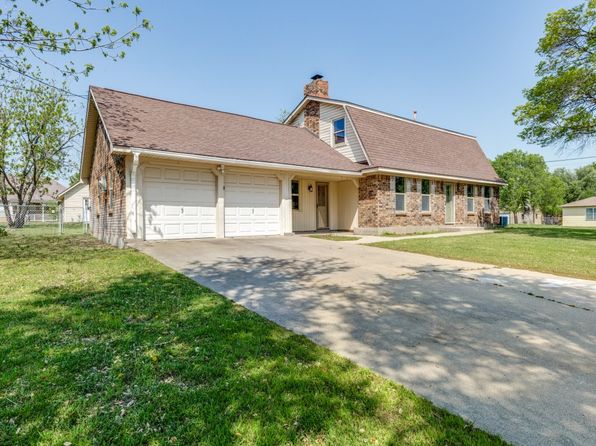1500 S Stratton St, Decatur, TX 76234