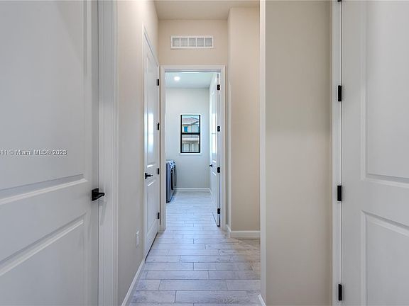 3rd image of 517 SE Villandry Way