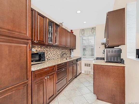 3rd image of 1475 Thieriot Ave APT 4G