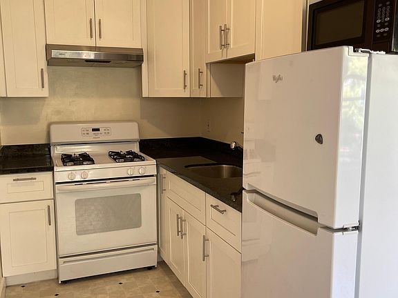5th image of 2470 Washington St #304