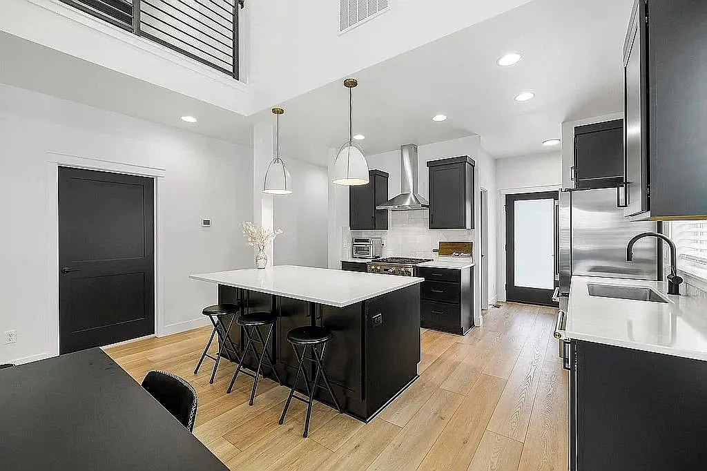 4 bed, 3.0 bath, 2538 sqft, $3,850 — Photo 3