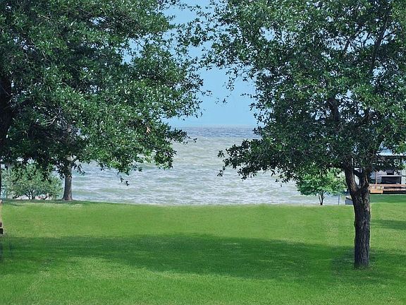 5th image of 25 & 26 W Lake Cir